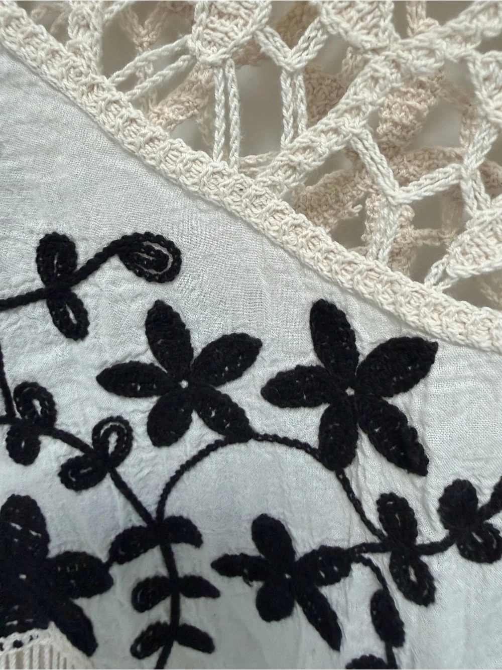 Oliver.O by Escio, Embroidered Women’s Top, Size Medium, Ivory & Black - Picture 10 of 10
